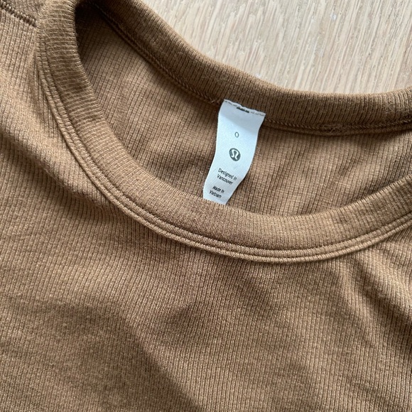 Lululemon t-shirt - Picture 2 of 2
